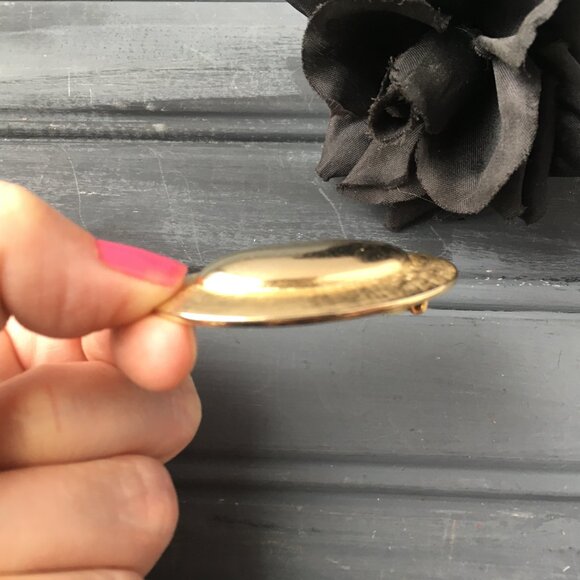 Gold Metal Collar Clip - Picture 3 of 9